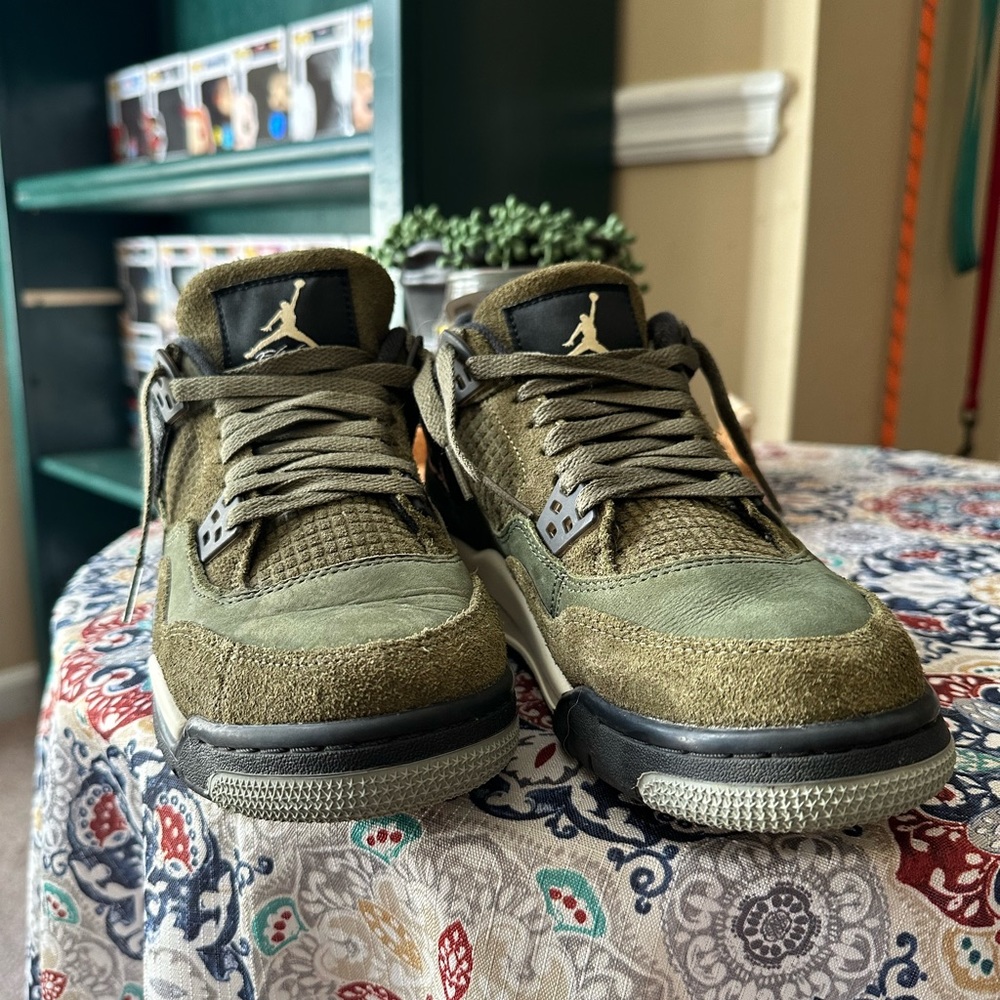 Nike Olive Jordan 4s- Good condition. 7Y